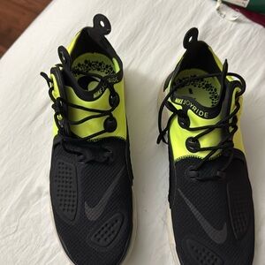 Men’s Nike running shoes size 9.5